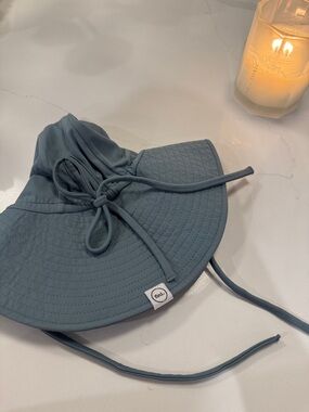 Fini the label Toddler Sun Hat